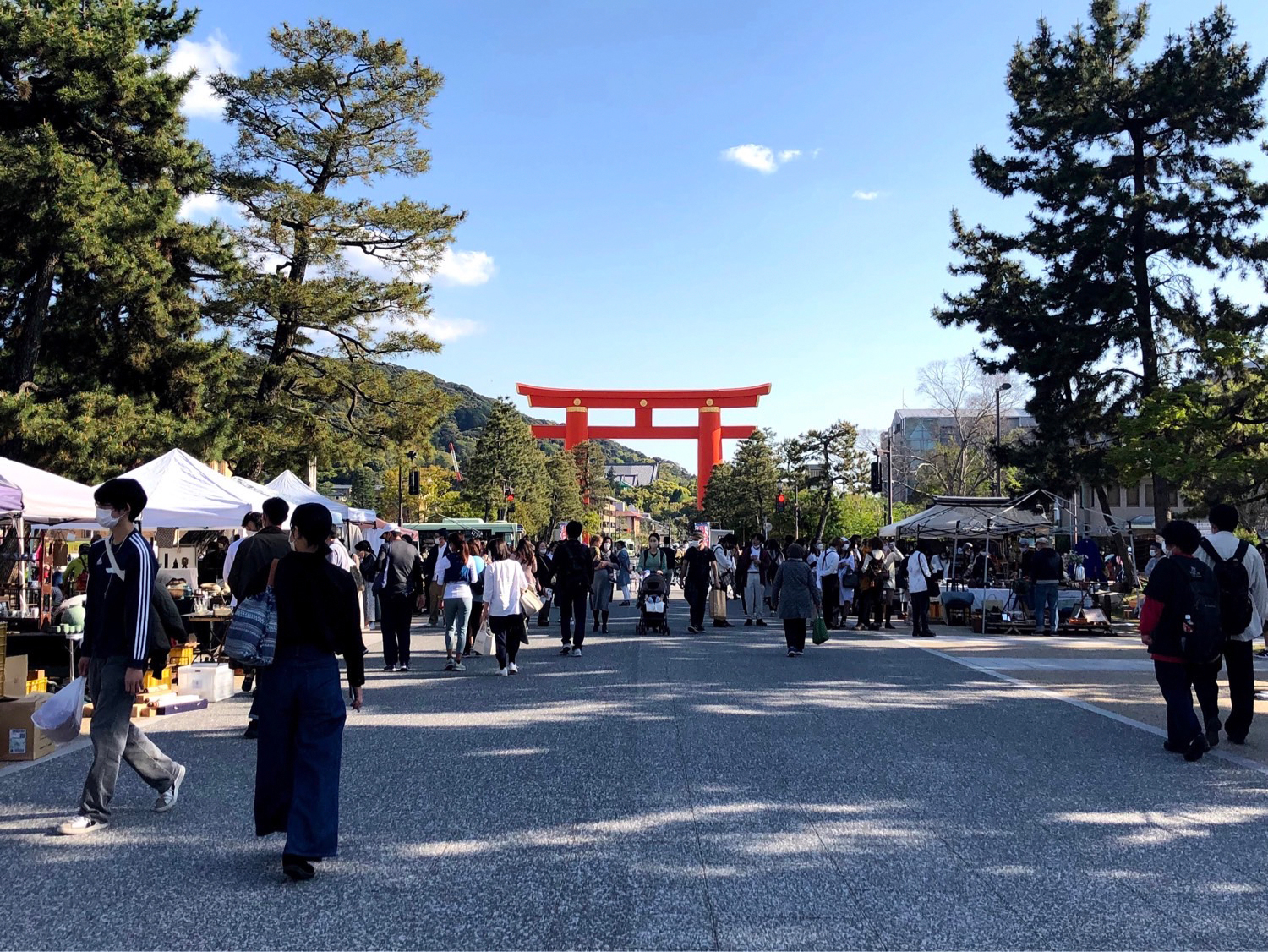 蚤の市は フランス語の Marche Aux Puces に由来します Puces が 蚤 を意味し 英語ではこれを直訳して蚤を意味するfleaからフリーマーケットと呼ばれています 職人 Comブログ