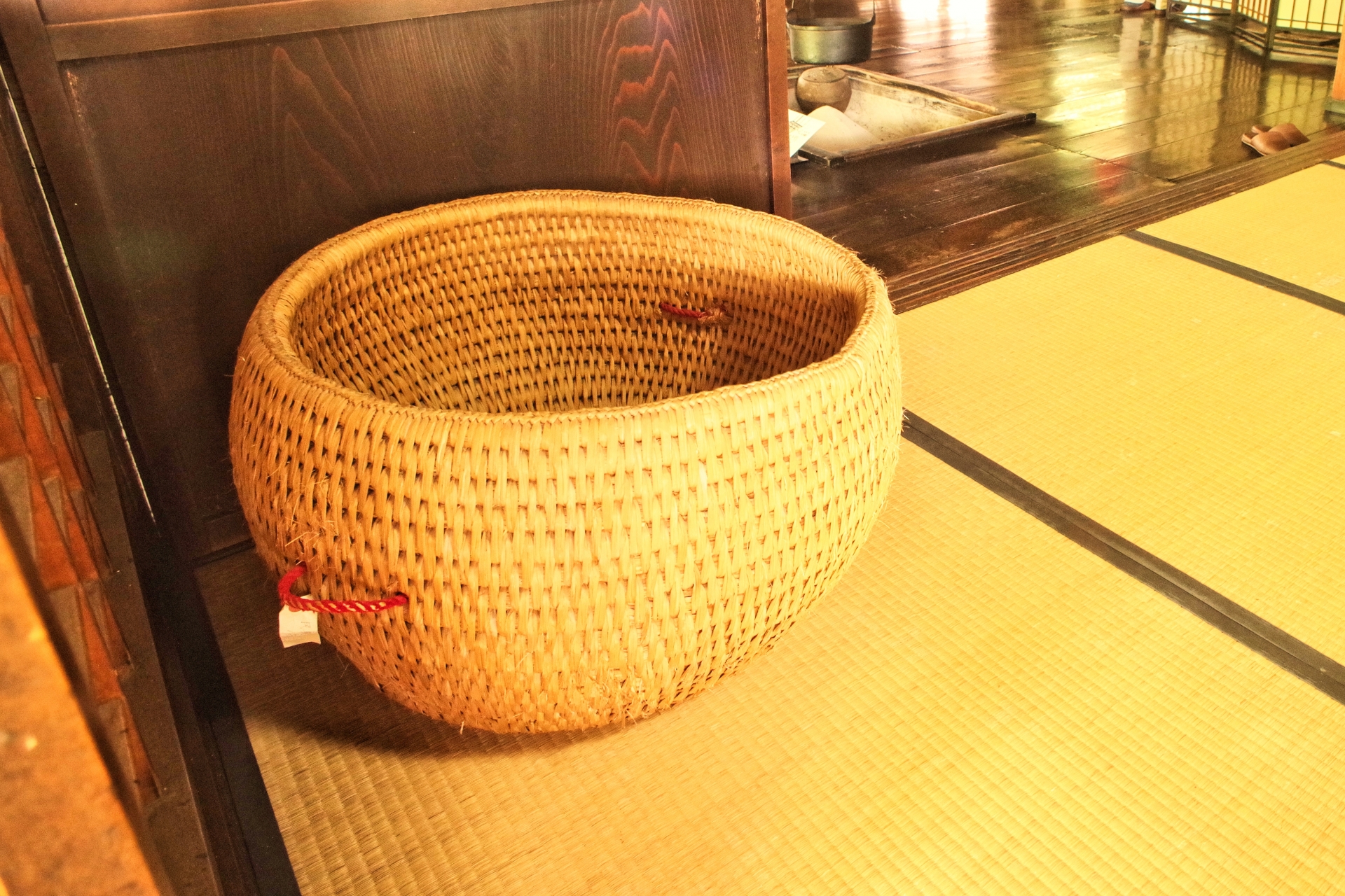 えじことわらかご】当店では、わらむのわらかごを販売しています