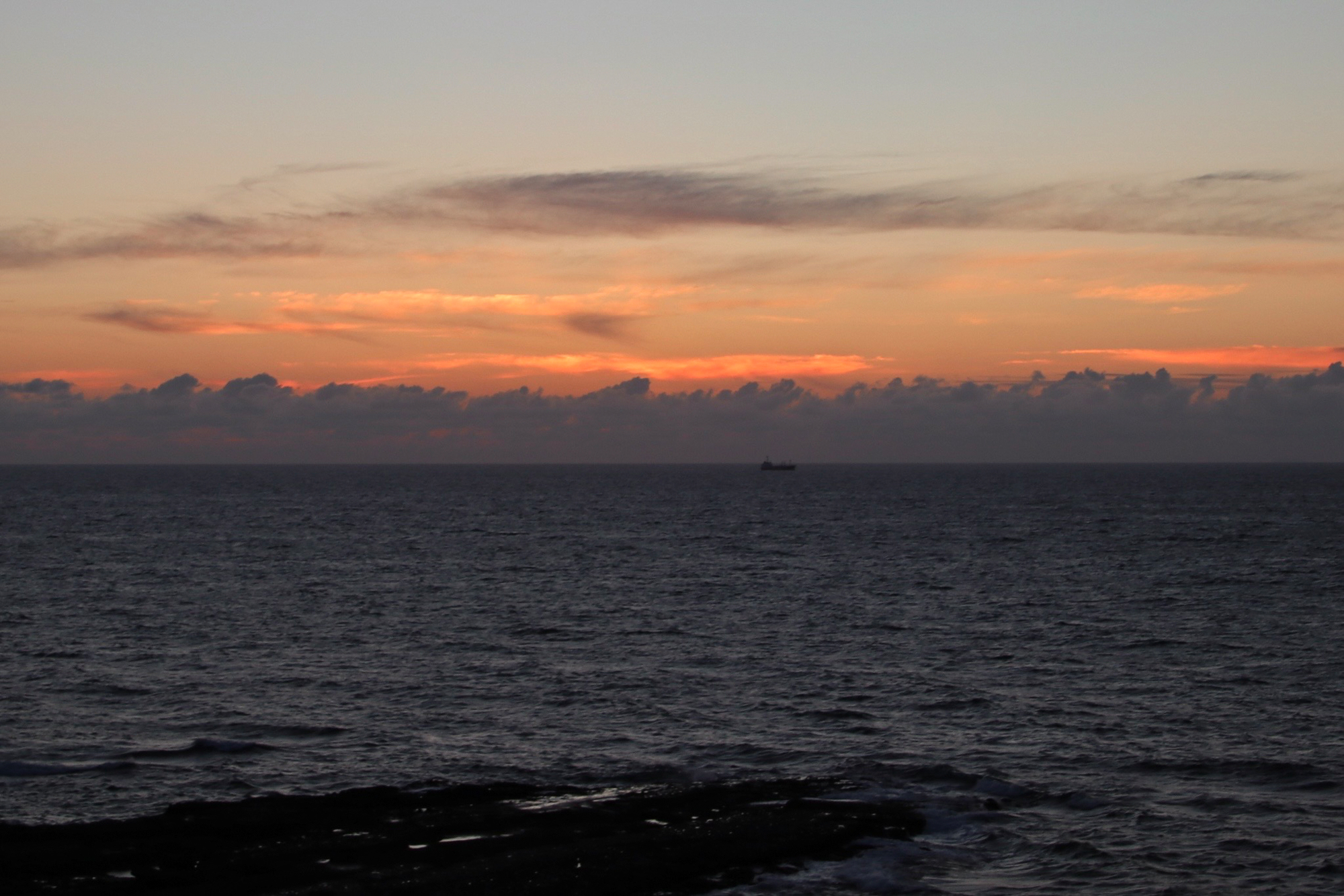 夏の夕焼け 遠見ヶ鼻】北九州市若松区には岩屋・遠見ヶ鼻という夕日の