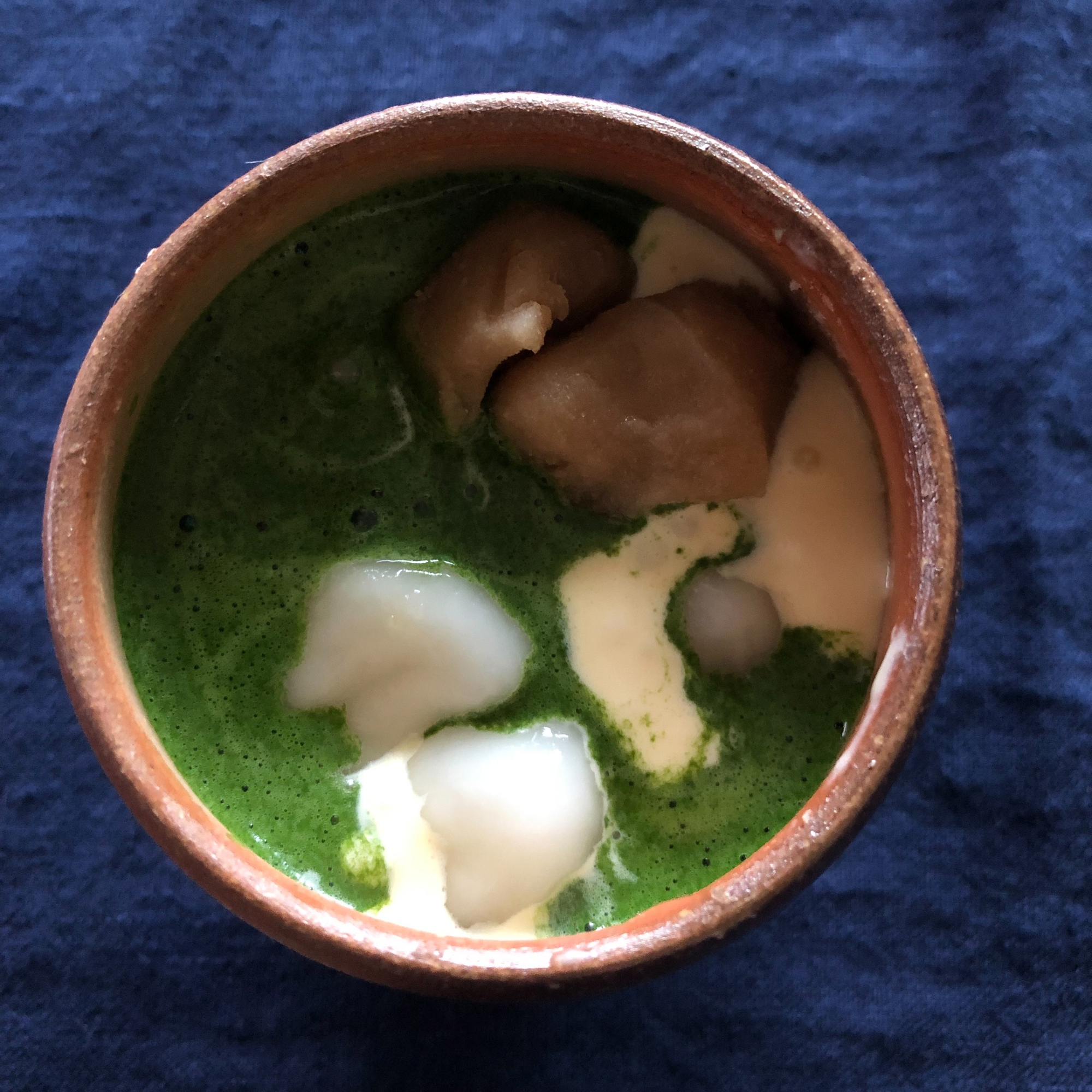 抹茶のアッフォガート 今朝は残ったアイスにさっと湯掻いた白玉と手製の白餡を添え 濃いめに点てた抹茶を上から注いで 抹茶のアッフォガートにしていただきました 職人 Comブログ