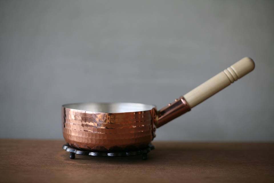 とにかく沸くのが早い銅鍋です。ぜひ一生モノの道具として、中村銅器