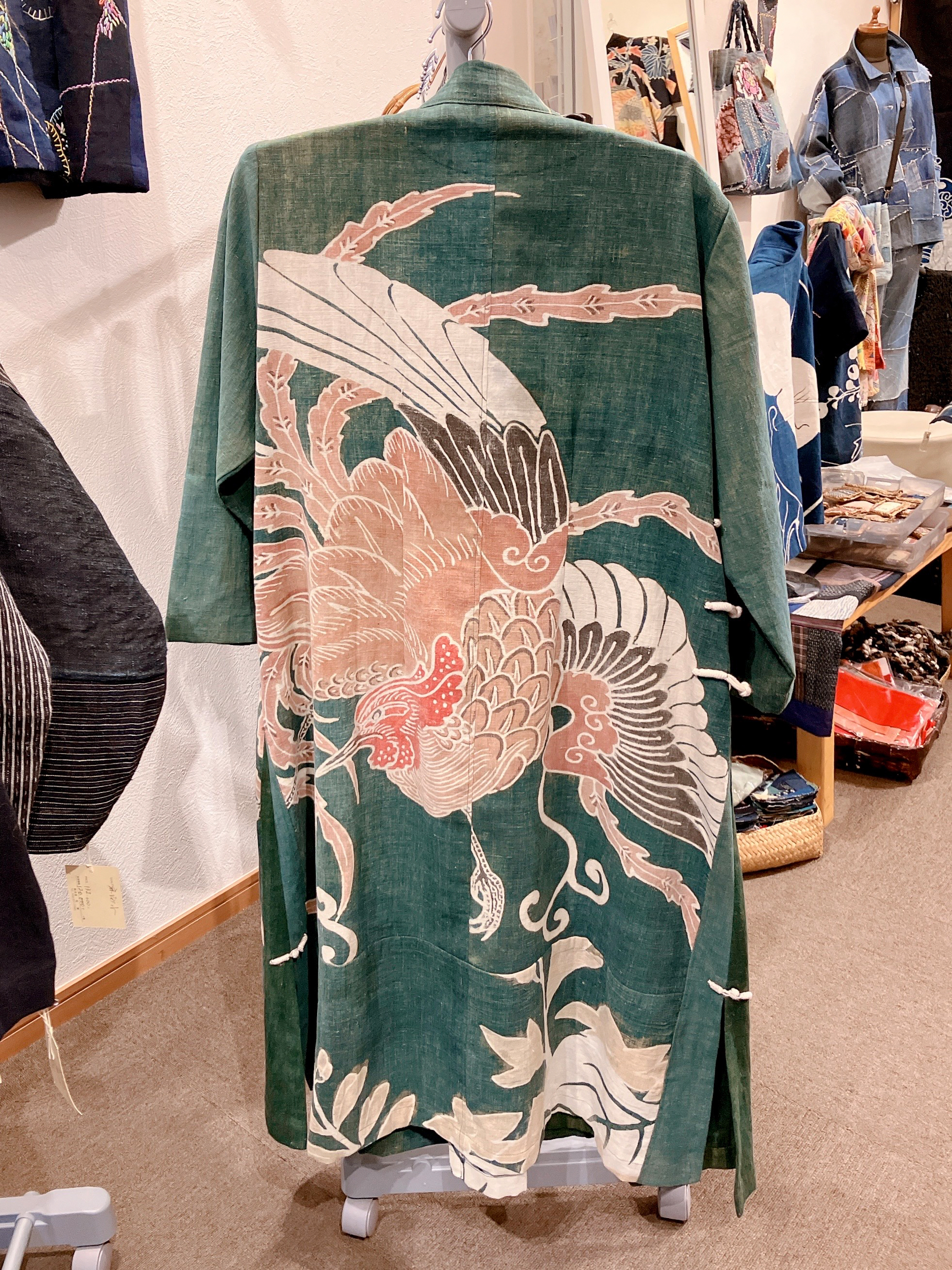 江戸時代の藍染め木綿地の筒描き:鳳凰に桐 江戸時代の藍染め木綿地の筒描き:鳳凰に桐 (江戸時代の藍染め