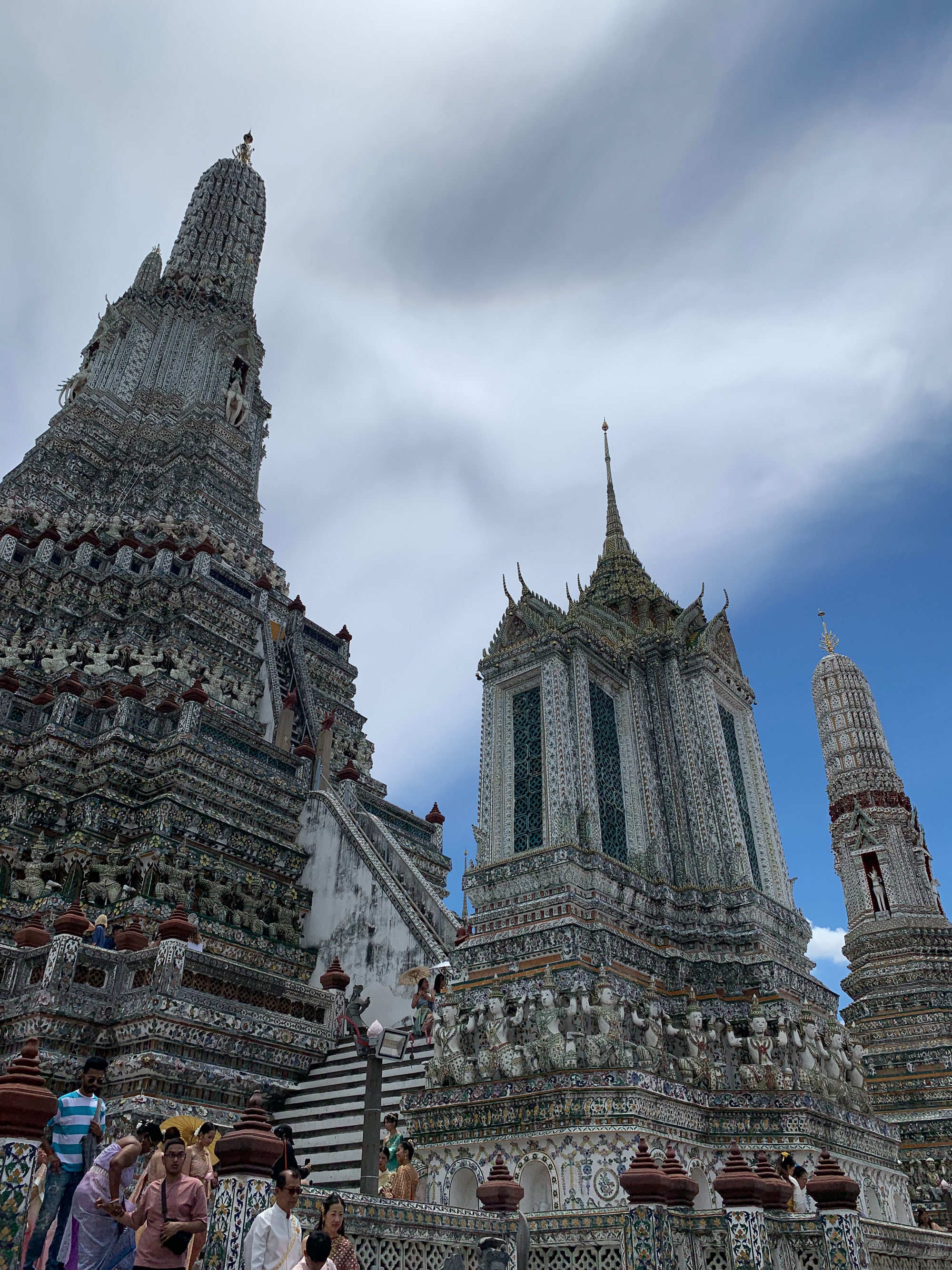 廣田慶祝使節訪泰記念品 金属製蓋付きボックス バンコクのワット・アルン暁の寺 2024_1128_1344-scaled.jpeg