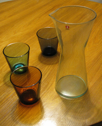 ３