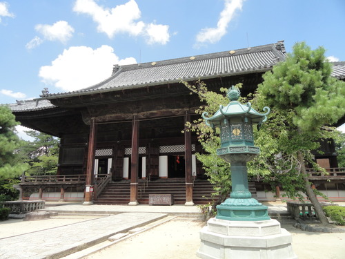 Main_hall_-_Hyakumanben_chion-ji_-_Kyoto_-_DSC06541