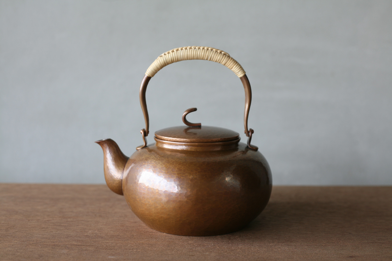 新潟燕市三百年銅器鎚起工藝】鎚起工藝，鎚同錘，意為用金屬鎚敲擊成型