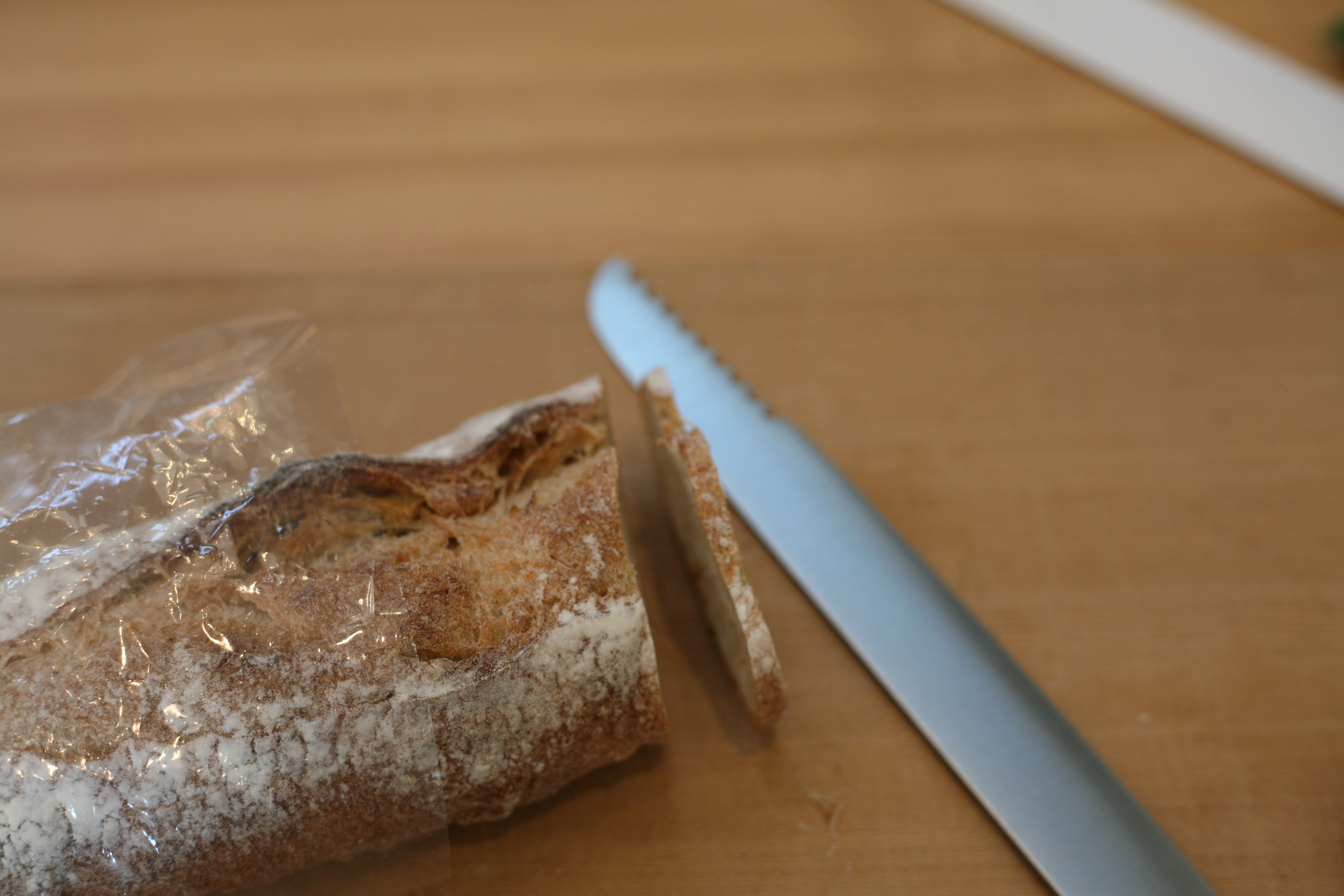 庖丁工房忠房的厨房必备刀具三件套·面包刀】切分质地松软的面包，不会