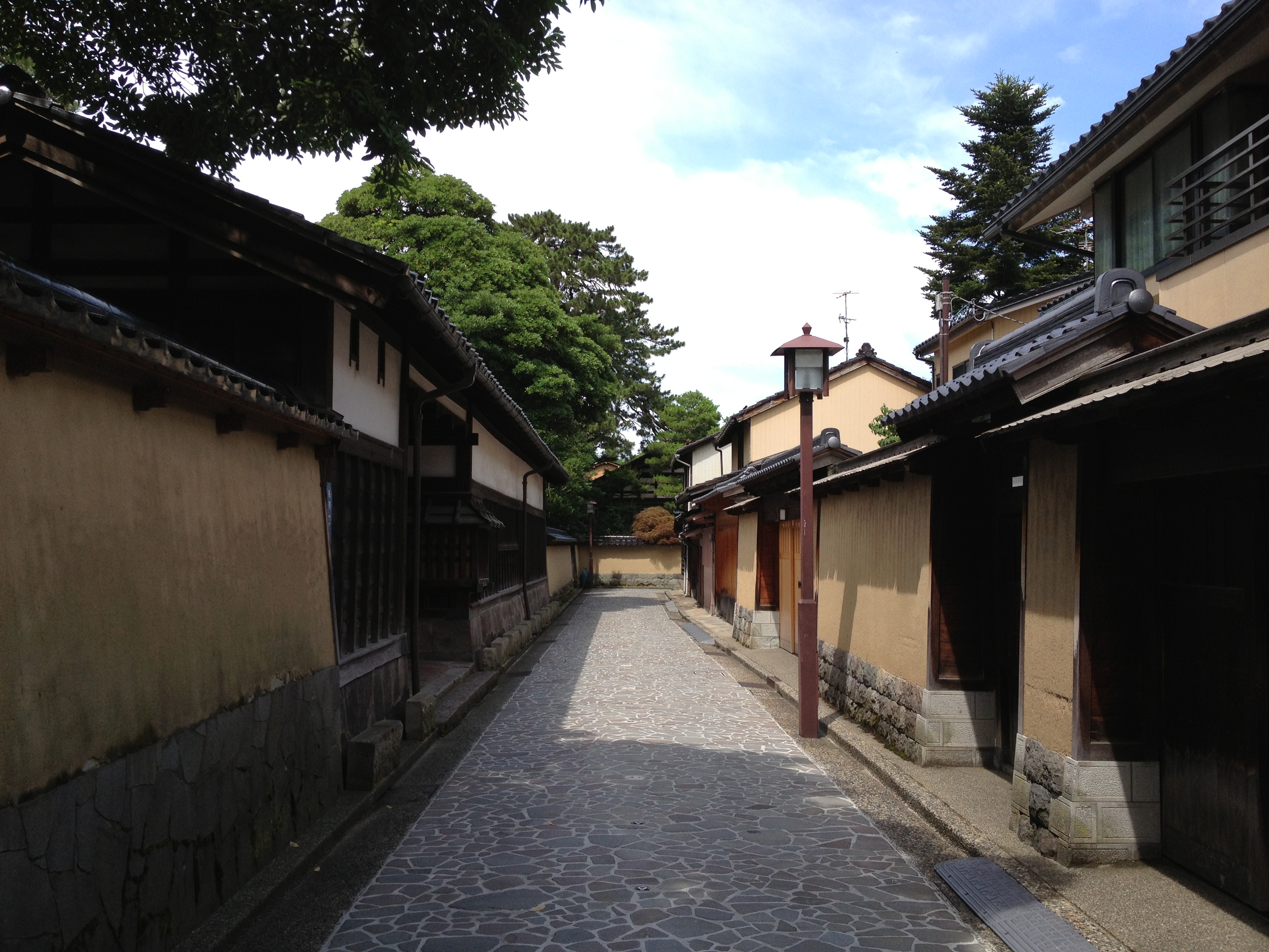 金沢は歴史と文化の街 金沢城と兼六園では 広大なエリアに美しい建築物や庭園があります 神社仏閣も多く存在しています 職人 Comブログ