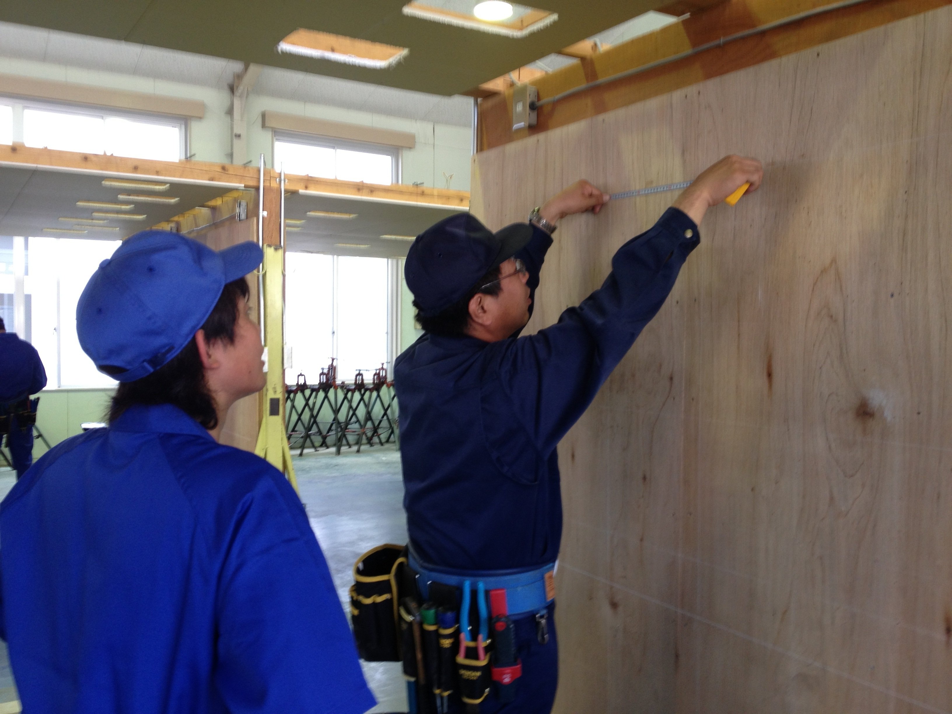 筑西産業技術専門学院の電気工事科 ケガキ作業中 茨城県ものづくり人材育成ブログ 筑西産業技術専門学院の電気工事科 ケガキ作業中 茨城県ものづくり人材育成ブログ