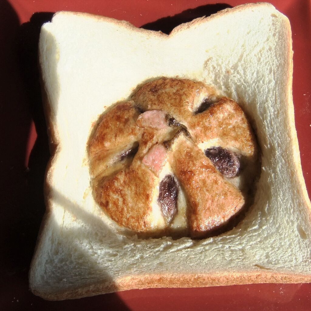 桜あんぱん 食パンの窓