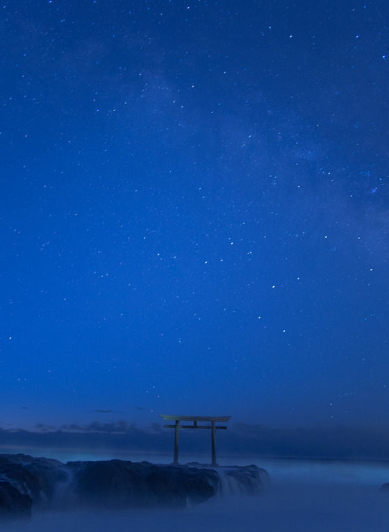 Shooting Stars 美しい星空の元で 夏の天の川を撮りに行く 大洗磯前神社 Shooting Stars 美しい星空の元で 夏の天の川を撮りに行く 大洗磯前神社