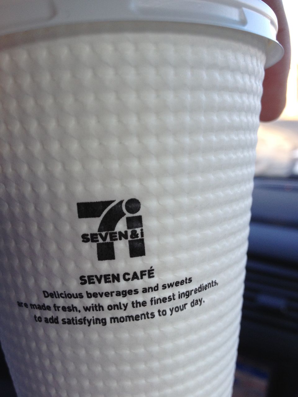 セブンカフェ～おじさん店員の強い押し～ : パン屋さん専門税理士事務所 スタッフの日記