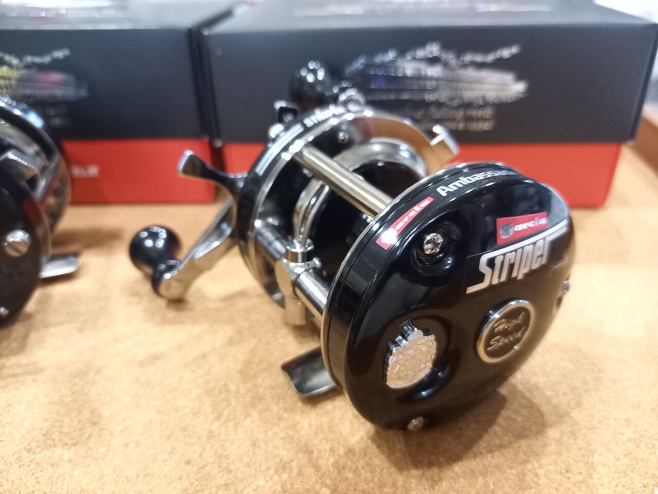 アブガルシア アンバサダーストライパーブラック各サイズ入荷