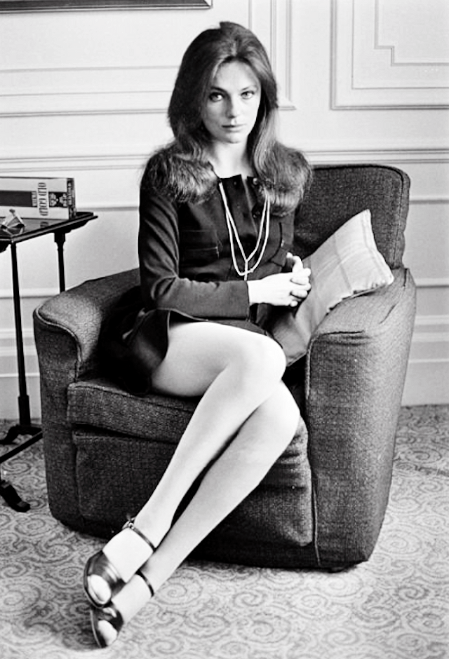 Jacqueline Bisset-Pug (4)