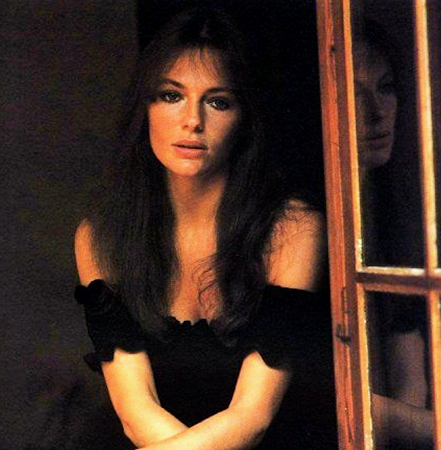 Jacqueline Bisset-Pug (16)