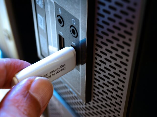 クローン携帯はこうやって作る 携帯電話 パソコン ハッキング