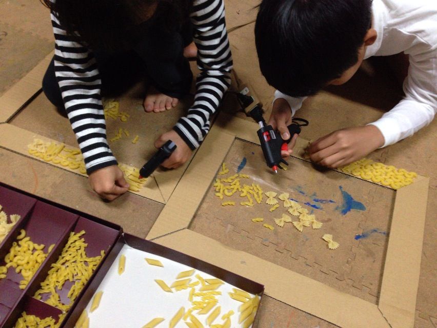 マカロニの額制作中 Show Show Kids Blog