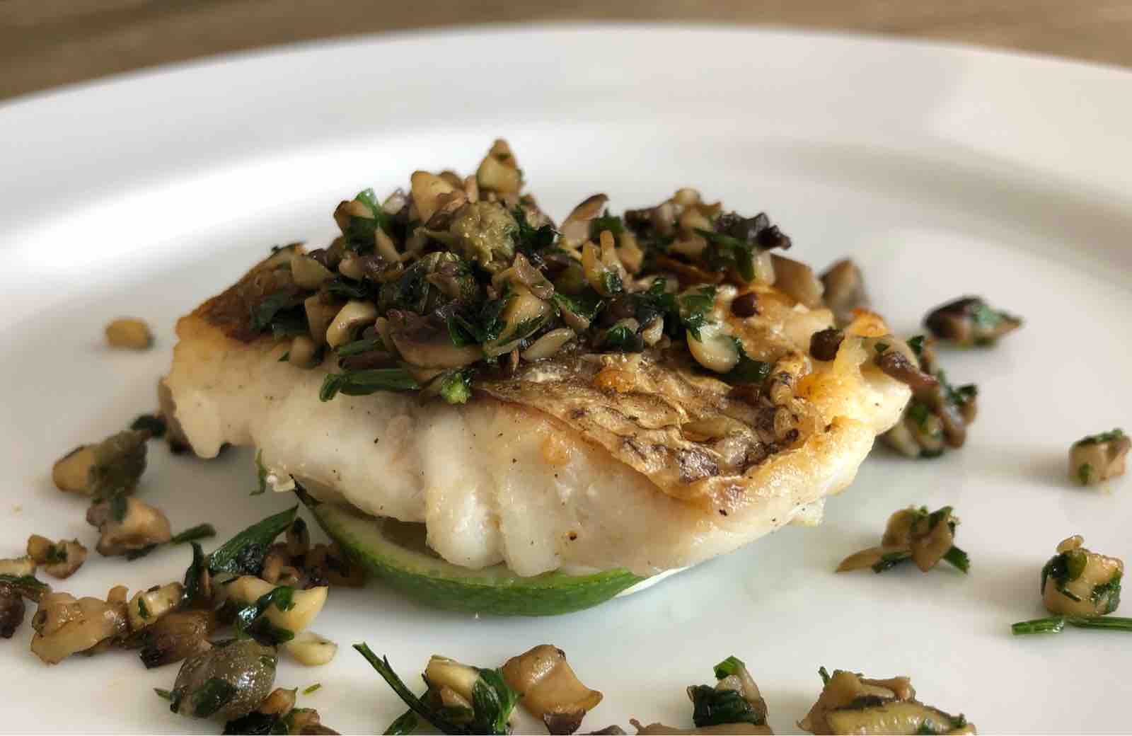 真鯛の薄造りジュレ 穂紫蘇を添えて Blue Tetristの釣りノート 真鯛の薄造りジュレ 穂紫蘇を添えて Blue Tetristの釣りノート