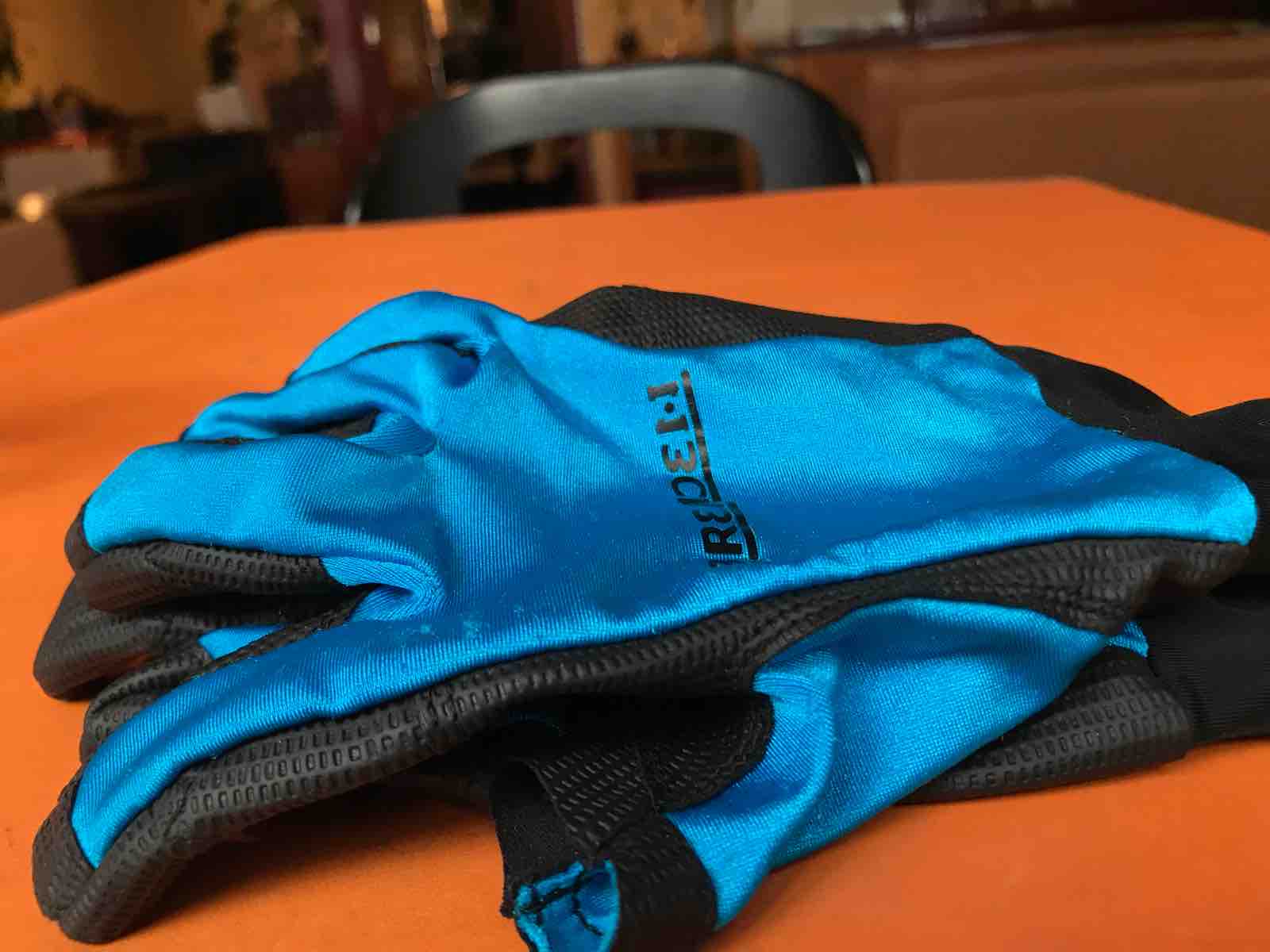 おすすめ春物 釣り手袋 デザインと機能性に納得 Blue Tetristの釣りノート