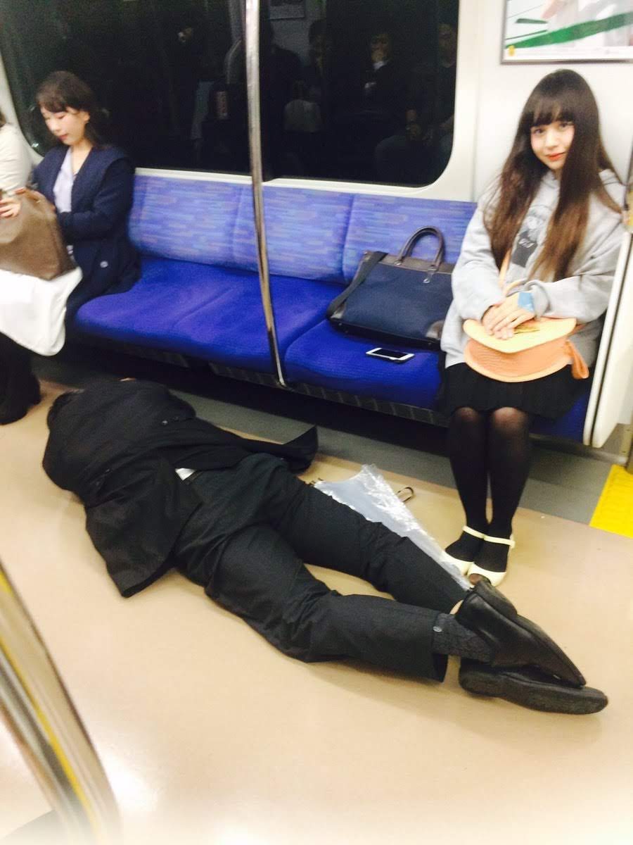 暴行だろ 電車で女子高生がウトウトし おっさんの肩に寄りかかる 結果 しゅーキチ速報