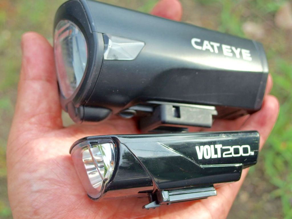 ■CAT EYE:VOLT 400 ヘッドライト+急速充電クレードル 2 □CAT EYE:VOLT 400 ヘッドライト+急速充電クレードル 2 □CAT EYE:VOLT