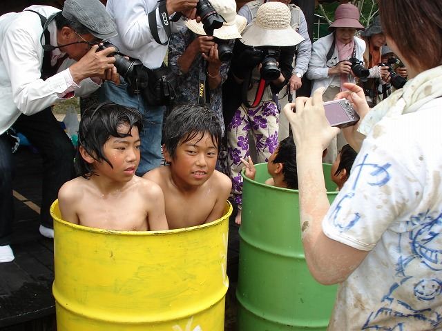 悲報 サカ豚さん 公園で小学生をドラム缶風呂に入れて撮影会を開催していまうwwwwwwwww なんj古代種かわら版 悲報 サカ豚さん 公園で小学生をドラム缶風呂に入れて撮影会を開催していまうwwwwwwwww なんj古代種かわら版