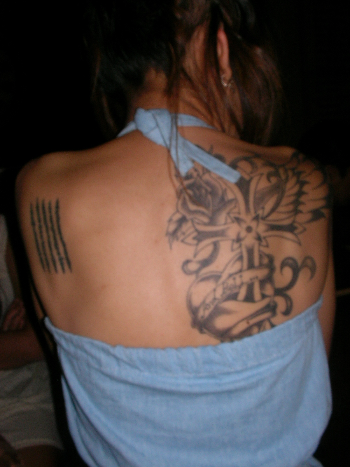 刺青を見せたがる女性 いまだ旅の途中 クルンテープの大空から Powered By ライブドアブログ