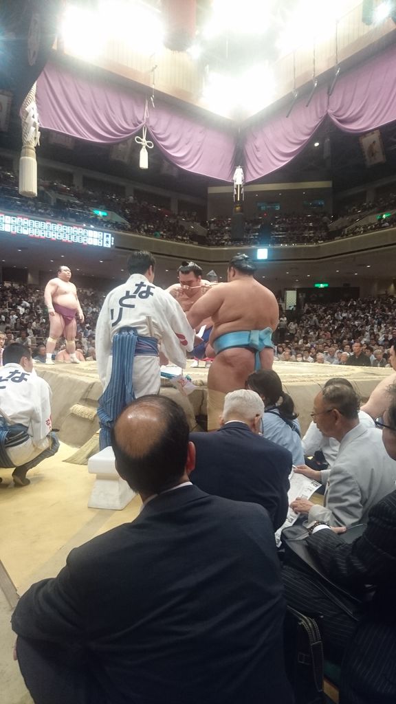 ¶×¾©µÆ¤Ë¿å¤ò¤Ä¤±¤ë¶×ͦµ±