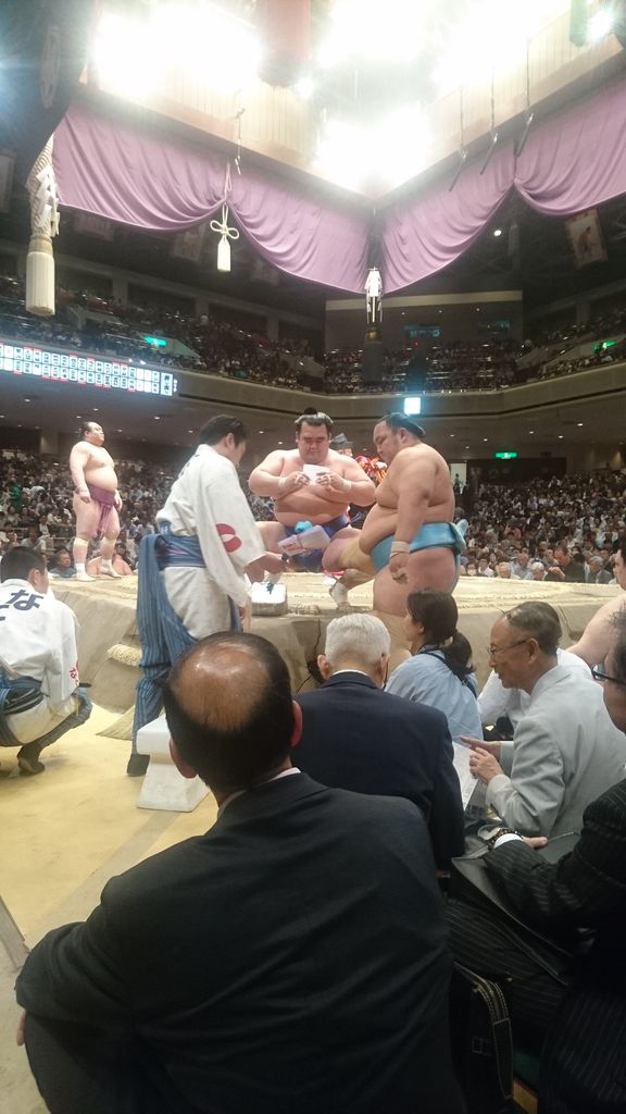 ¶×¾©µÆ¤Ë¿å¤ò¤Ä¤±¤ë¶×ͦµ±