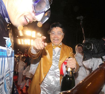 落合解任中日球団社長の 一人ビールかけ があまりに悲惨とネットで話題に 旬な速報ぅは 落合解任中日球団社長の 一人ビールかけ があまりに悲惨とネットで話題に 旬な速報ぅは