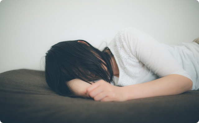 生理痛の辛さを男性にわかりやすく例えると『アメフト選手がタックルしてくる感じ』って言ってる人いるけど、それじゃ分かりにくい。言うなれば…