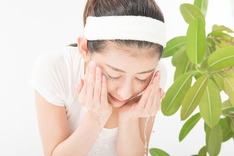 トメがぎっくり腰になったと介護要請が。過去に色々と嫌がらせを受けていたので、半日だけという事で了承した→介護後、ウトに呼びつけられる。ウト「これが家内に対する仕打ちか？」