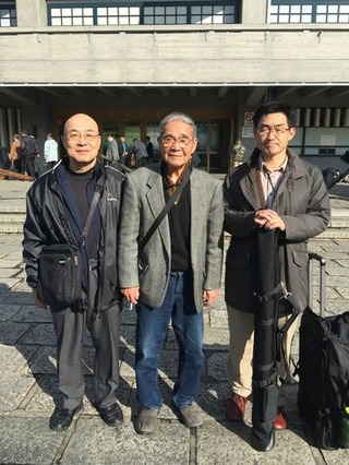 審査
