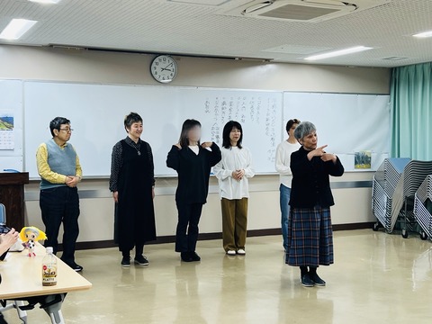 ③