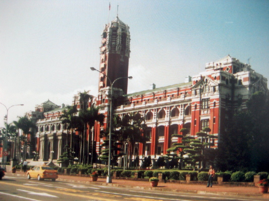 明治神宮宝物殿(1921年竣工) 8 … 同時期の日本の、西欧の建築 1 明治神宮宝物殿(1921年竣工) 8 … 同時期の日本の、西欧の建築 1