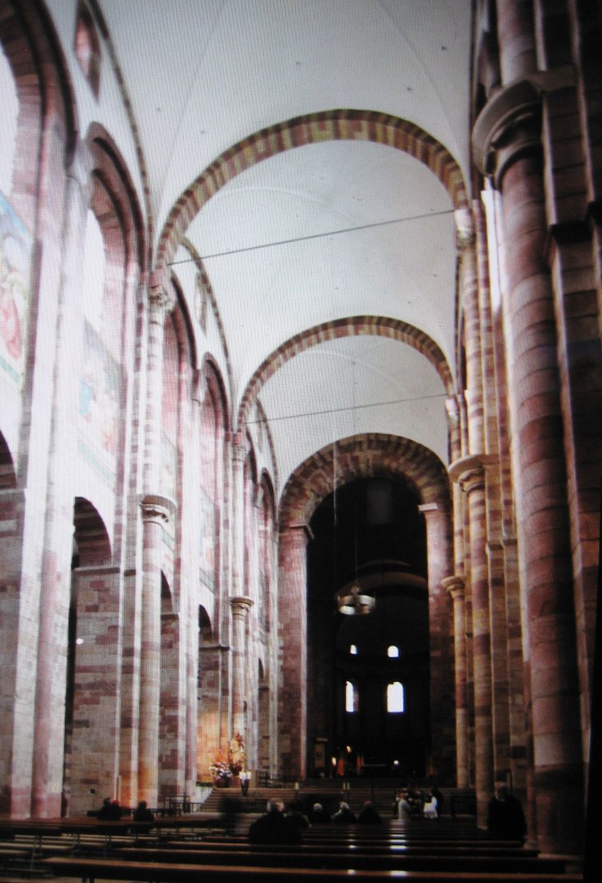 ステンドグラスを通した光 と 尖塔の高さ 7 ドイツ最初のゴシック の マクデブルクの聖マウリトス大聖堂 1 生涯一設計士 佐々木繁の日々