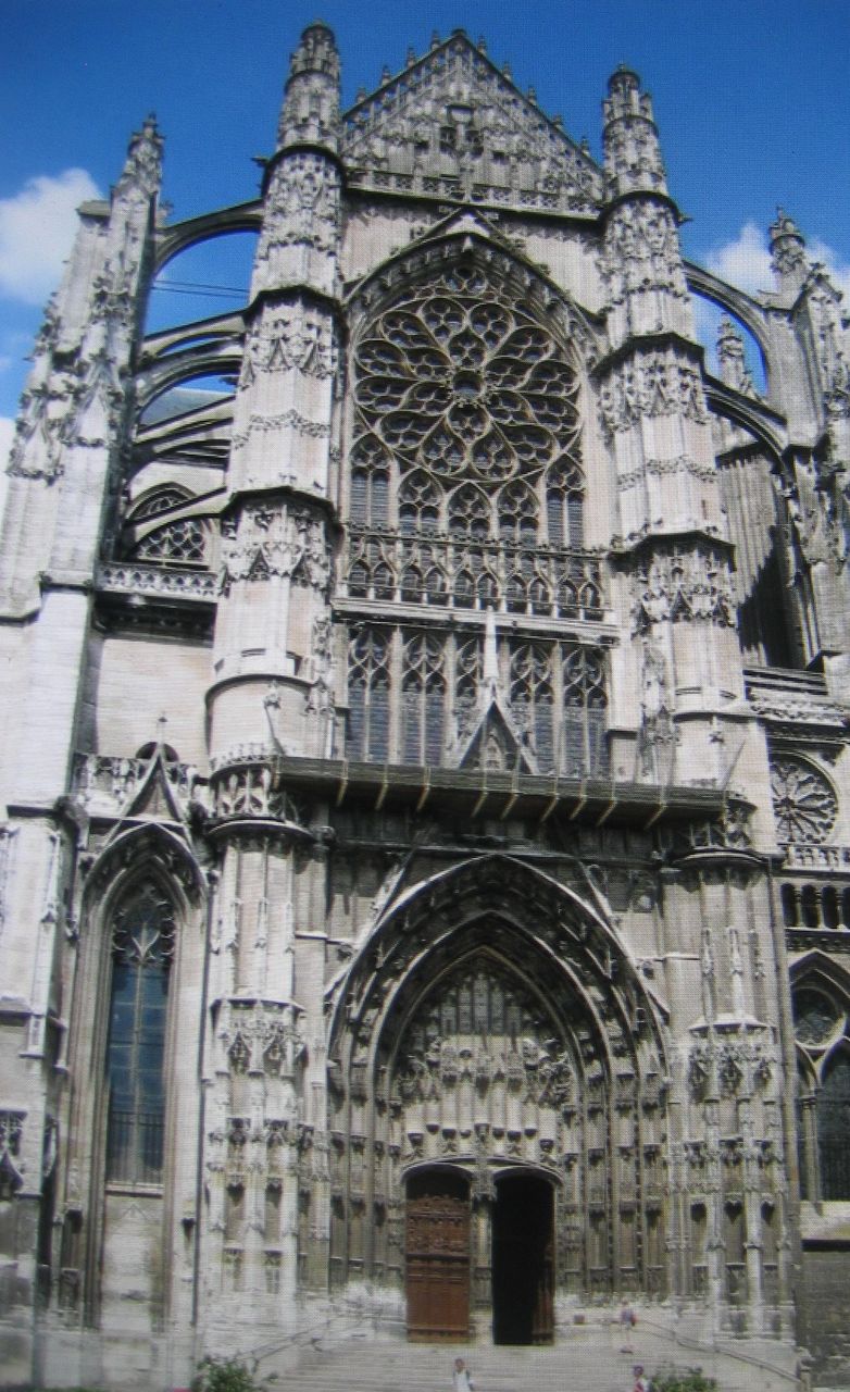 度重なる崩落で 未完の大聖堂 パリの北の街 ボーヴェのサンピエール大聖堂 ボーヴェ大聖堂 生涯一設計士 佐々木繁の日々