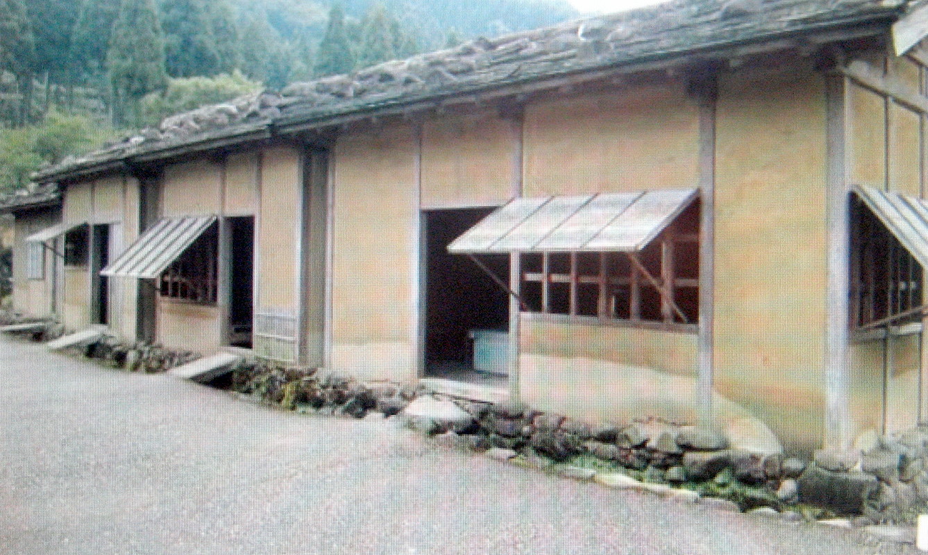 ガラス戸 普及以前の日本建築の 窓 6 設備室の 窓 は 町家の 格子戸 に通じる 生涯一設計士 佐々木繁の日々 ガラス戸 普及以前の日本建築の 窓 6 設備室の 窓 は 町家の 格子戸 に通じる 生涯一設計士 佐々木繁の日々
