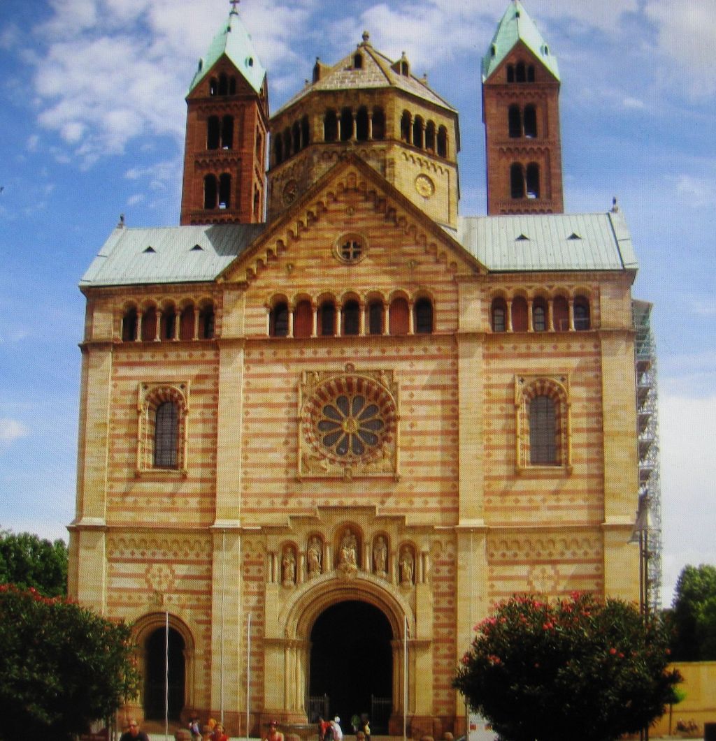 ステンドグラスを通した光 と 尖塔の高さ 7 ドイツ最初のゴシック の マクデブルクの聖マウリトス大聖堂 1 生涯一設計士 佐々木繁の日々