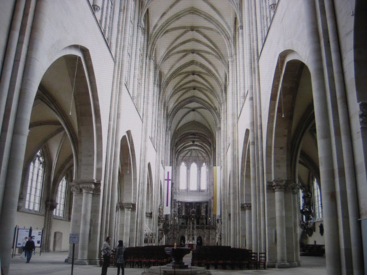 ステンドグラスを通した光 と 尖塔の高さ 8 ドイツ最初のゴシック の マクデブルクの聖マウリトス大聖堂 2 生涯一設計士 佐々木繁の日々