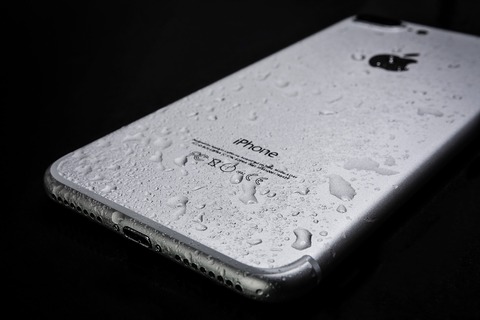 wet-smartphone-3369007_1920