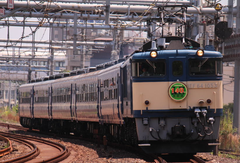 EF64が12系客車をけん引、昭和レトロな「上野駅・高崎線開業140