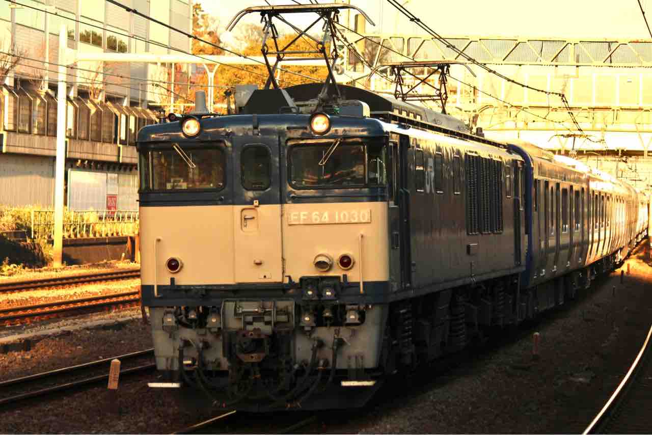 初の新津配給を撮る！ 〜ef64+E235系1000番台〜 : いまを生きる電車たち
