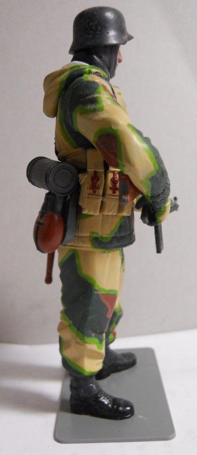 タミヤ1/16ワールドフィギュア「ドイツ冬季装備歩兵（防寒戦闘服