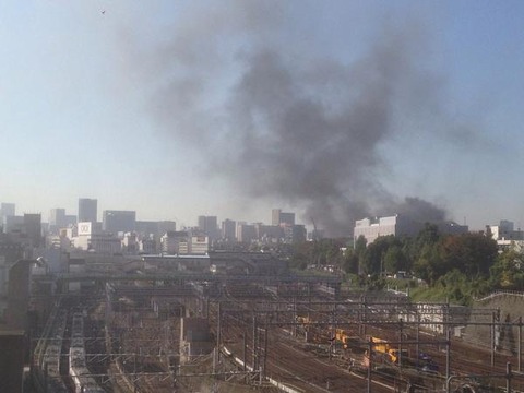 東大病院の近くにある旧総合体育館で火事！？煙がヤバい