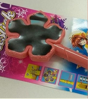 アメリカの100円ショップで売っている何故か「カードキャプターさくら」の画像をあしらった子供の玩具の杖が怖すぎると炎上wwwwwwwwwwww