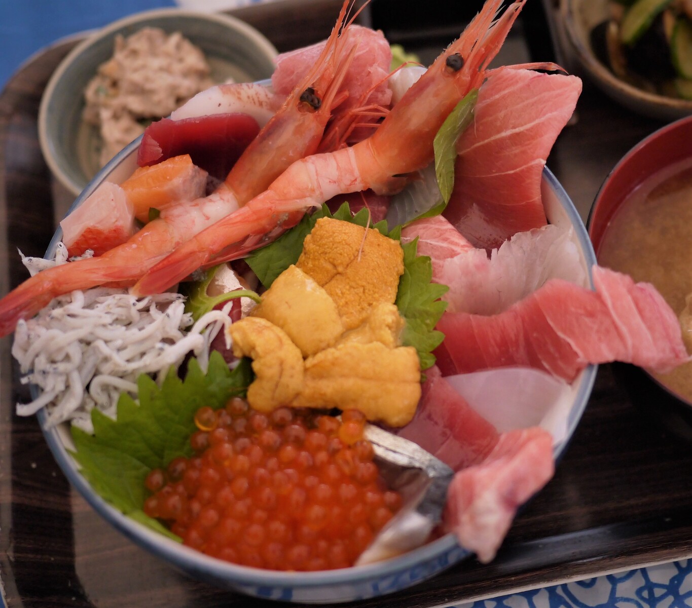 豪華海鮮丼 土曜丼2500円 横浜中央卸売市場 厚生食堂 濱端
