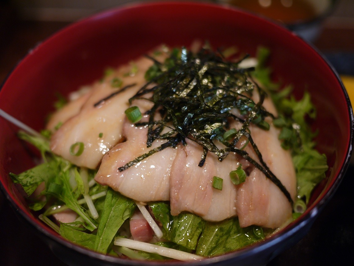 燻製ベーコン丼 居酒屋 くゆり 駒込 濱端