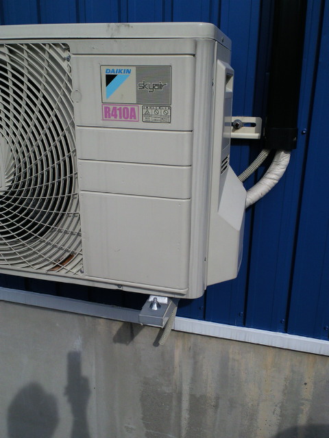 エアコンの室外機の盗難が多発中です つなぐ とめる 締結部品の企画製造 シグテックファスナー