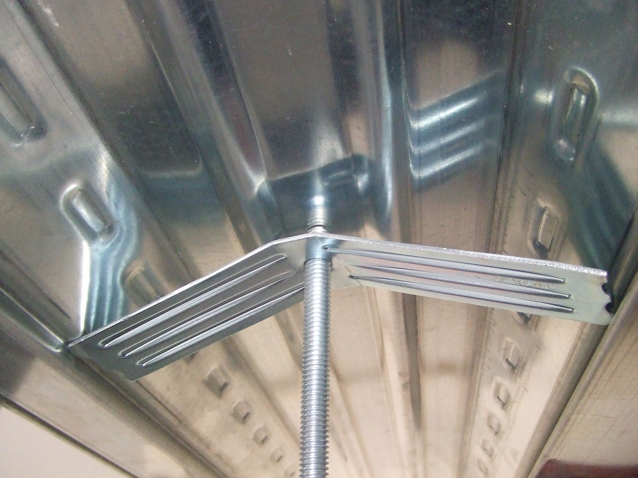 新商品 ｑｌハンガー１８５ ｗ3 8ボルト吊り金具 ｊｆｅ建材ｑｌデッキに適合 つなぐ とめる 締結部品の企画製造 シグテックファスナー